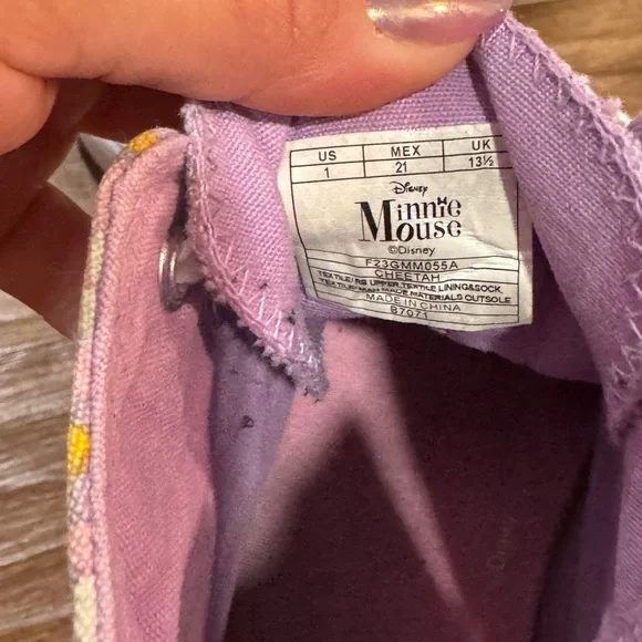 Girls size 1Y Minnie Mouse zip up high top shoes - Picture 6 of 6